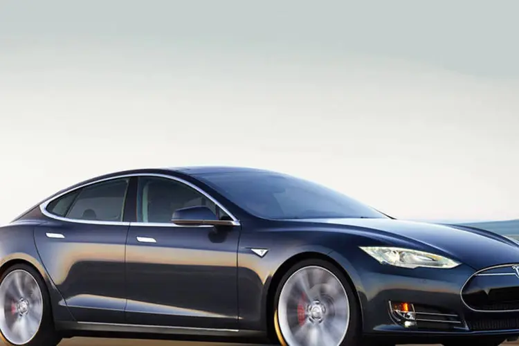 Tesla Model S com dois motores (Divulgação/Tesla Motors)