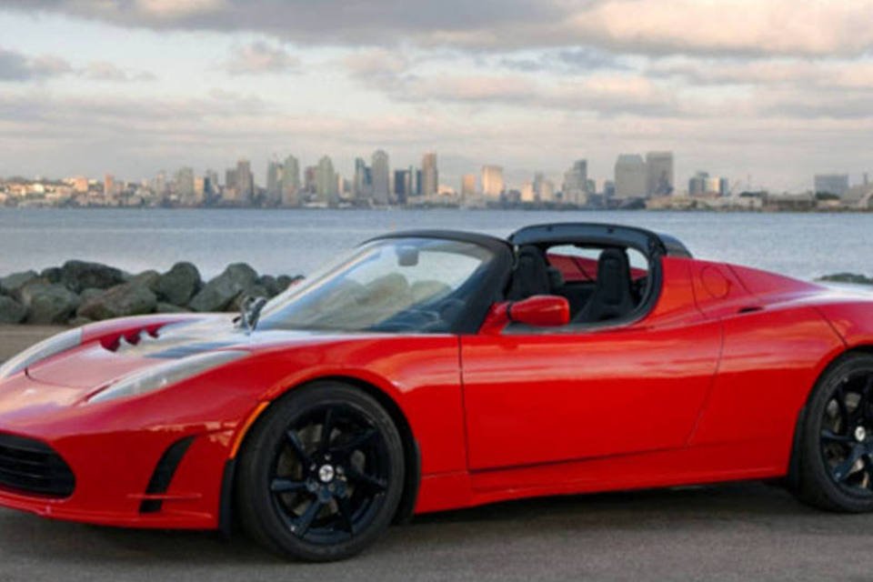 Carro esportivo da Tesla é um foguete elétrico