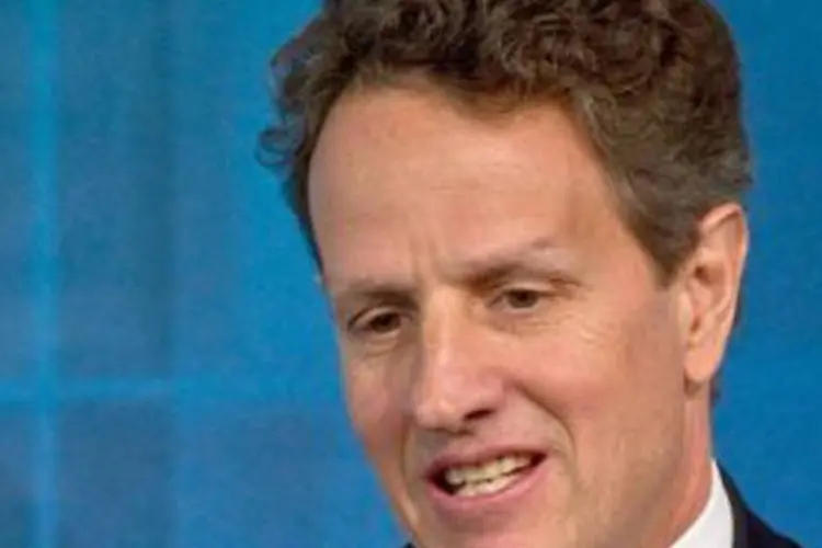 "Eu acho que o resultado foi bom, mas o processo foi terrível", disse Geithner sobre a aprovação do plano que eleva o teto da dívida americana (Nicholas Kamm/AFP)