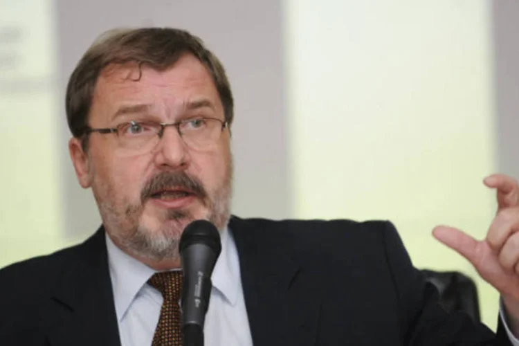 
	Arno Augustin: &quot;N&atilde;o h&aacute; nenhum atraso entre o Tesouro e a Caixa para o Minha Casa, Minha Vida e outros programas&quot;, diz secret&aacute;rio
 (Wilson Dias/ABr)