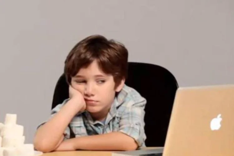 Versão digital do famoso viral "Teste do Marshmallow": "O instinto já é digital" (Reprodução)