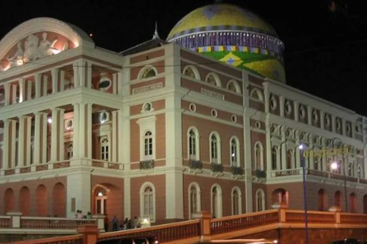 O famoso Teatro Amazonas é um bom ponto de partida para a viagem (Creative Commons)