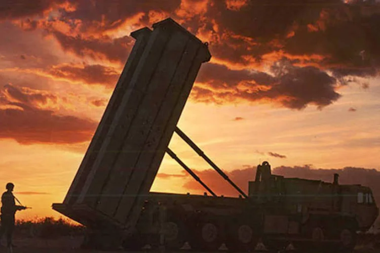 
	Sistema antim&iacute;ssil: o sistema THAAD lan&ccedil;a m&iacute;sseis concebidos para interceptar e destruir m&iacute;sseis bal&iacute;sticos
 (US Army)