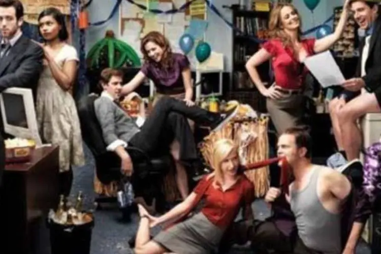 Cena do seriado The Office, onde as festas de Natal da firma sempre acabam em vexame (Reprodução)