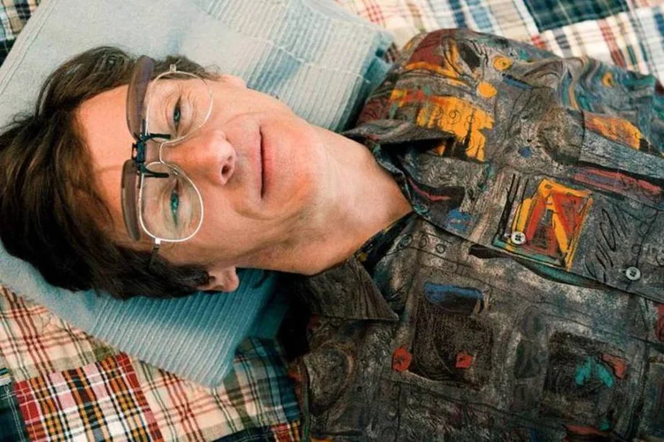 
	John Hawkes em cena de &quot;As Sess&otilde;es&quot;: para interpretar Mark O&#39;Brien, o ator precisou ficar permanentemente deitado
 (Divulgação)