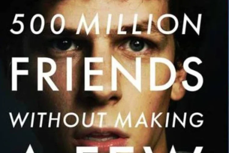Cartaz de "The Social Network": "Você não consegue 500 milhões de amigos sem fazer alguns inimigos"