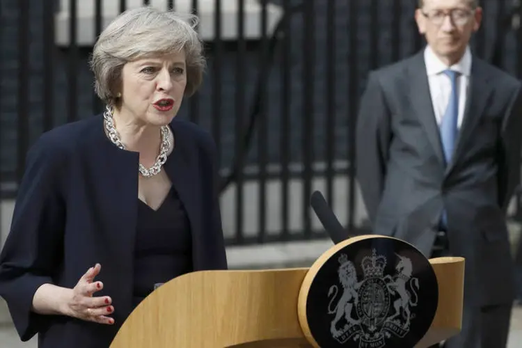
	Theresa May: segundo jornal, primeira-ministra n&atilde;o quer se submeter &agrave; aprova&ccedil;&atilde;o dos deputados brit&acirc;nicos
 (Stefan Wermuth / Reuters)