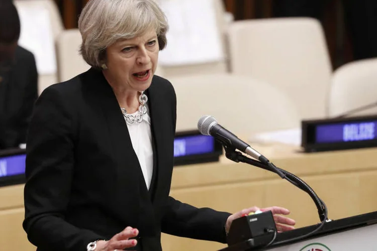 
	May: &quot;H&aacute; cerca de um milh&atilde;o de pessoas acordando todos os dias e indo trabalhar para uma empresa norte-americana no Reino Unido&quot;
 (Lucas Jackson / Reuters)