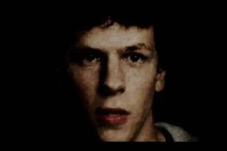 Jesse Eisenberg interpreta o fundador da rede social, Mark Zuckerberg