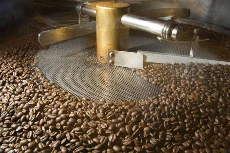 
	Caf&eacute;: ap&oacute;s 3 quedas consecutivas na safra nacional, os estoques privados totais de caf&eacute; para 2016 foram os menores desde 2013
 (Thinkstock/Ingram Publishing)