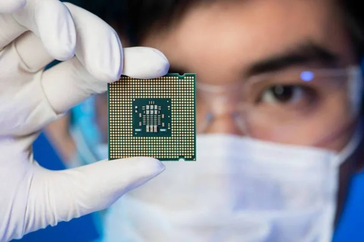 Os semicondutores se tornaram um dos elementos mais utilizados na tecnologia contemporânea (Thinkstock/DragonImages/Thinkstock)