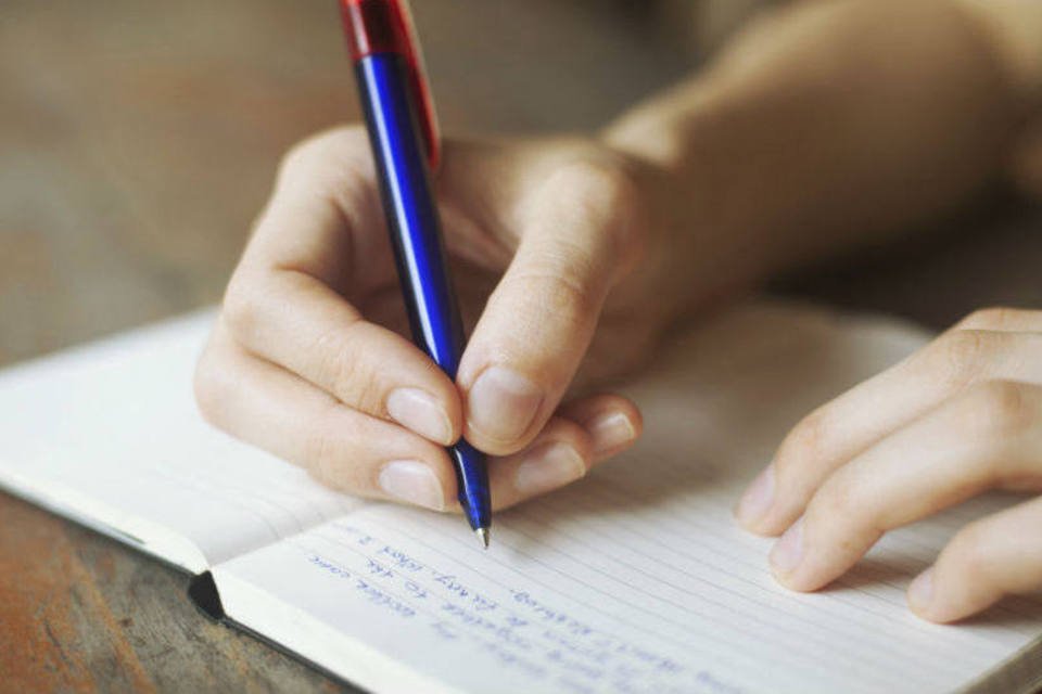 Campanha da BIC prova que escrever à mão gera mais emoção
