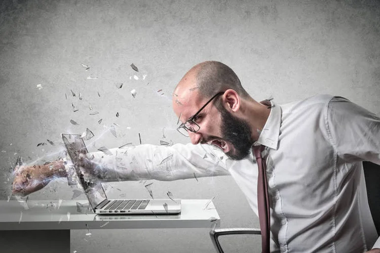 
	Raiva na web: voc&ecirc; pode pedir para o banco n&atilde;o fazer cobran&ccedil;a em redes sociais
 (Thinkstock)