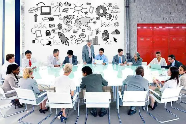 Empreendedores em reunião (Thinkstock)
