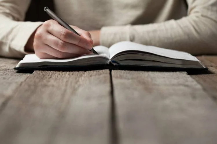 Escrita: profissionais com boa redação buscam simplicidade máxima em seus textos, diz professora (Thinkstock/4maksym)