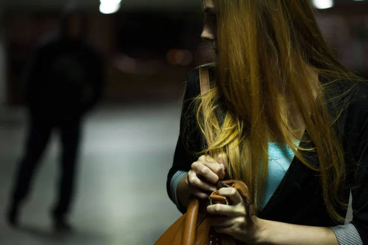 
	Estupro: culpar a v&iacute;tima pela viol&ecirc;ncia &eacute; comportamento mais comum entre os mais velhos e menos escolarizados, segundo a pesquisa
 (KatarzynaBialasiewicz/Thinkstock)