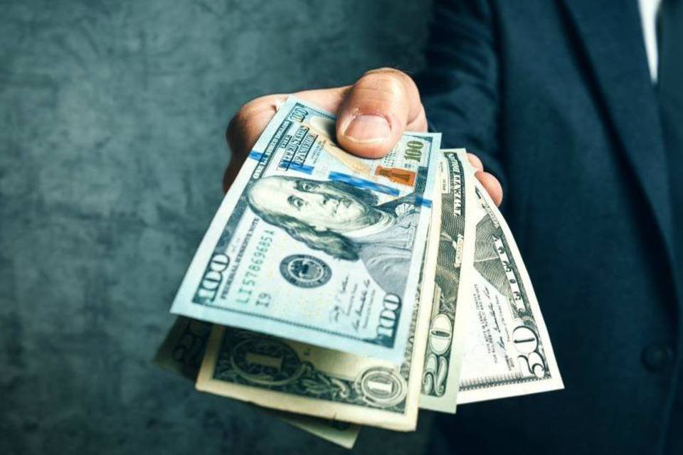 Mudança com dólar exportou mais e importou menos, diz CNI