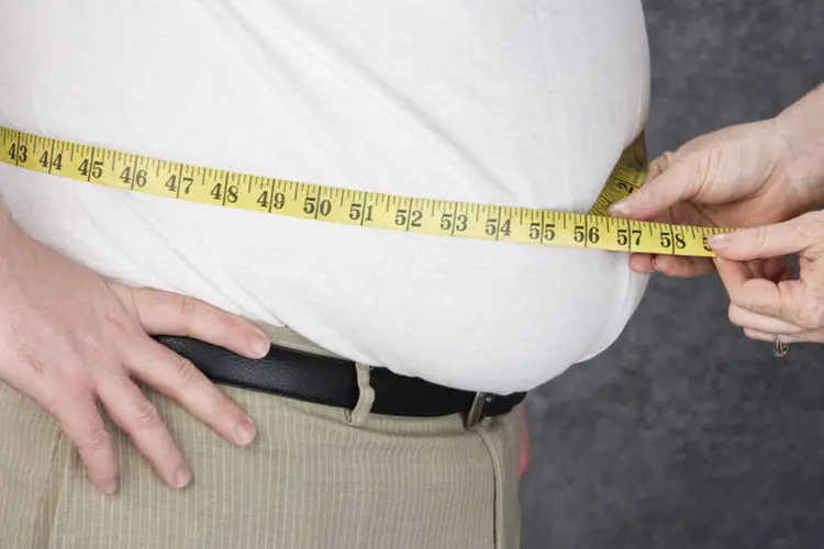 Obesidade: 44% dos profissionais engordaram no emprego atual, diz estudo (Thinkstock/moodboard)