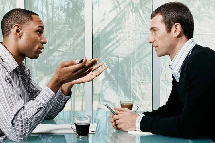 Conversa:  preste atenção às emoções na comunicação (foto/Thinkstock)