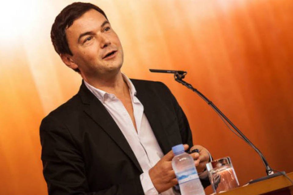 No Brasil, Piketty rebate Bill Gates e propõe imposto global