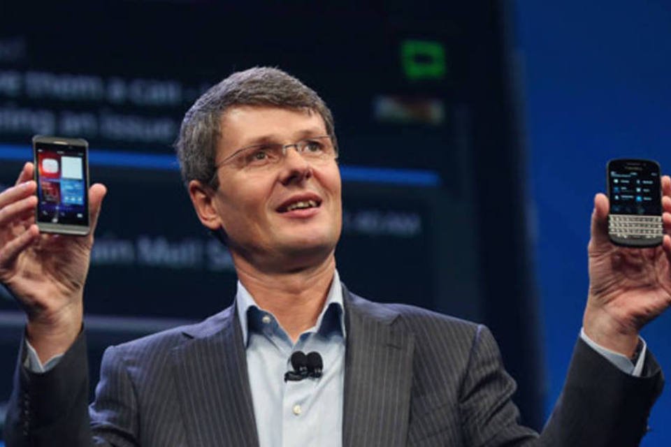 Foco da Blackberry em corporativos não deve conter queda