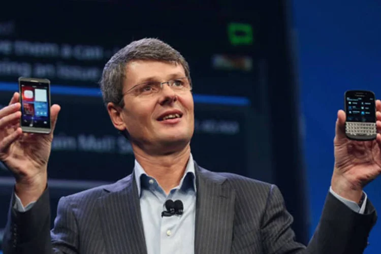 
	A BlackBerry, que j&aacute; foi uma pioneira no segmento de smartphones, tem perdido participa&ccedil;&atilde;o de mercado para o iPhone, da Apple, e para a linha Galaxy, da Samsung
 (Mario Tama/Getty Images)