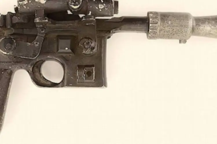 Pistola de Han Solo: baseada na Mauser C96, uma pistola alemã fabricada até 1930, a arma aparece nas mãos de Solo durante os dois últimos filmes da trilogia original (Reprodução)