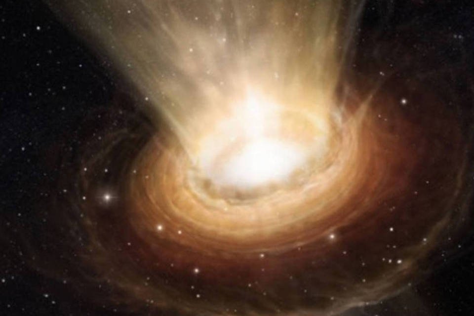 Poeira "fria" em volta de buraco negro desafia astronomia
