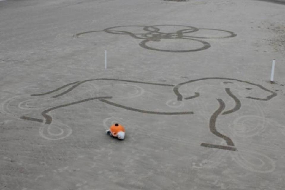 Universidade suíça e Disney criam robô que desenha na areia