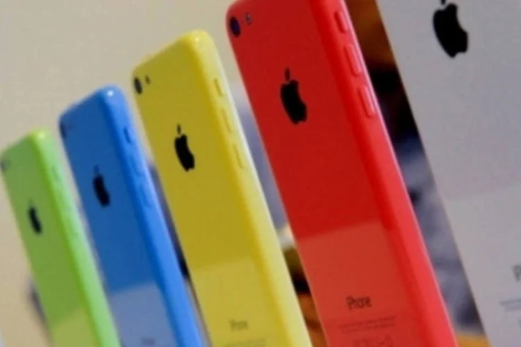 iPhones 5c: Brasil conta com o preço de iPhone mais caro do mundo desde 2011, quando o iPhone 4 de 16 GB custava 1.800 reais (Getty Images)