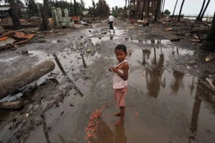 Criança em Mianmar: país teve conflito entre budistas e muçulmanos (AFP)
