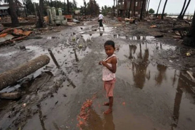 
	Crian&ccedil;a em Mianmar: em torno de 800 mil mu&ccedil;ulmanos da etnia rohingya vivem em Mianmar
 (AFP)
