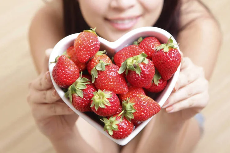 Tigela com morangos (ThinkStock)