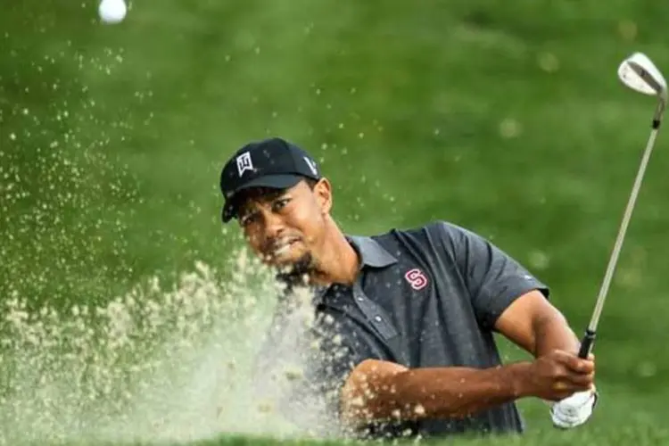 Depois das relações extraconjugais, Tiger Woods dá mais uma tacada fora (Stephen Dunn/Getty Images)