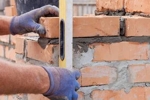 O que fazer quando o vizinho não concorda em subir o muro da divisa?