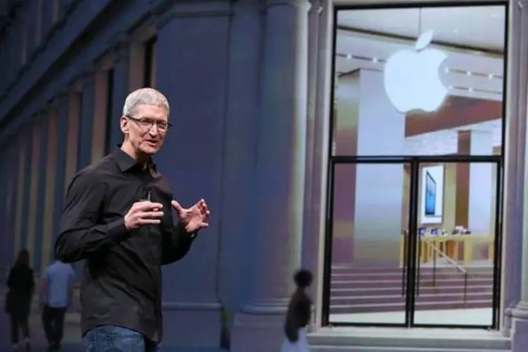
	Tim Cook em apresenta&ccedil;&atilde;o do iPhone 5: Apple tamb&eacute;m reduziu a quantidade de passos para enviar fotos e v&iacute;deos pela internet
 (Getty Images)