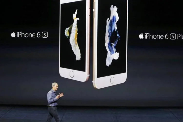 Tim Cook novo iphone (Reuters)