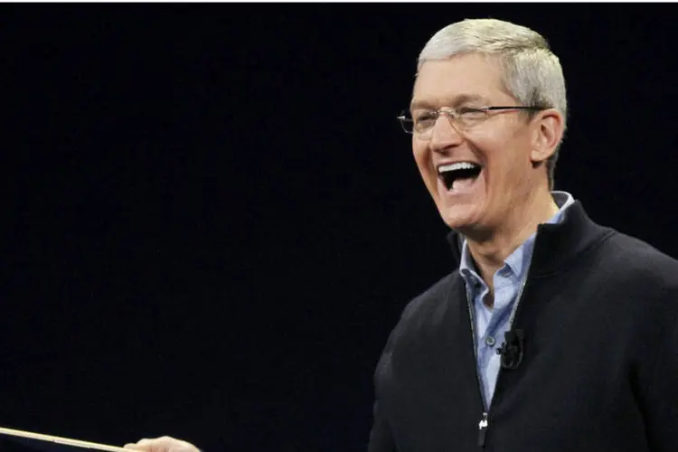 
	Tim Cook, CEO da Apple: cinco executivos da Apple s&atilde;o um melhor neg&oacute;cio para os investidores do que 94 dos 100 executivos mais bem pagos
 (REUTERS/Robert Galbraith)