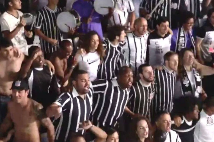 Campanha da TIM: tweets transformados em vídeos e gritos de torcida (Reprodução)