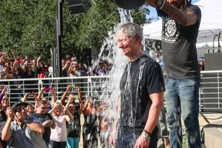 Tim Cook  ("Reprodução / Twitter /Tim Cook")