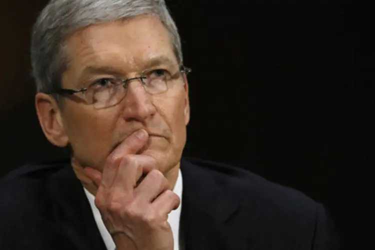 O diretor geral do grupo norte-americano Apple, Tim Cook: Cook reconheceu que a evolução das ações da Apple, ainda situada em 37% abaixo de seu máximo histórico de 702,10 dólares em setembro, é frustrante. (REUTERS/Jason Reed)