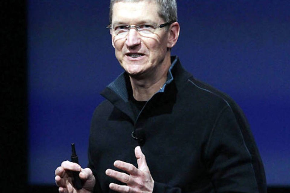 Steve Jobs cede seu posto à frente da Apple para Tim Cook