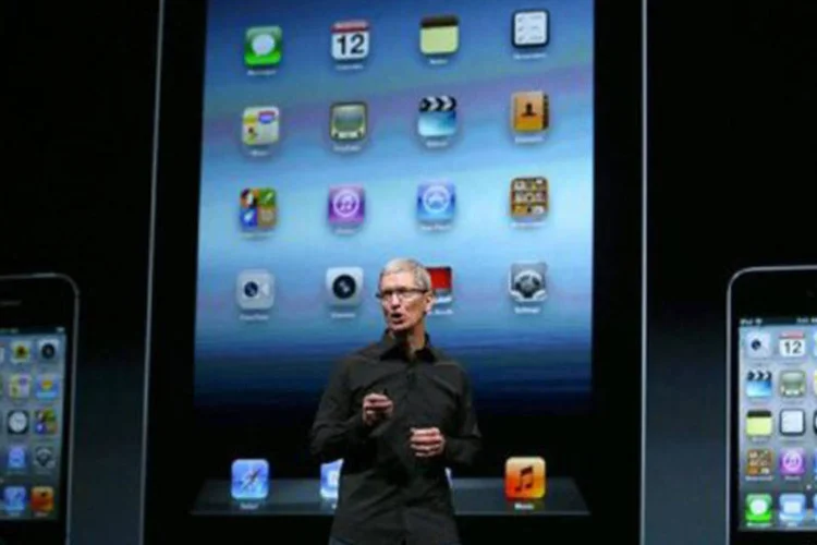 
	Tim Cook, apresenta o novo iPhone 5: inicialmente, o aparelho lan&ccedil;ado na semana passada come&ccedil;ou a ser vendido em nove pa&iacute;ses
 (©AFP/Getty Images / Justin Sullivan)