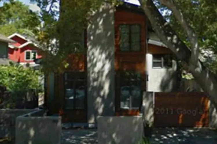 Casa de Tim Cook, em Palo Alto: uma residência modesta para o CEO mais bem-pago de 2011 (Google Street View)