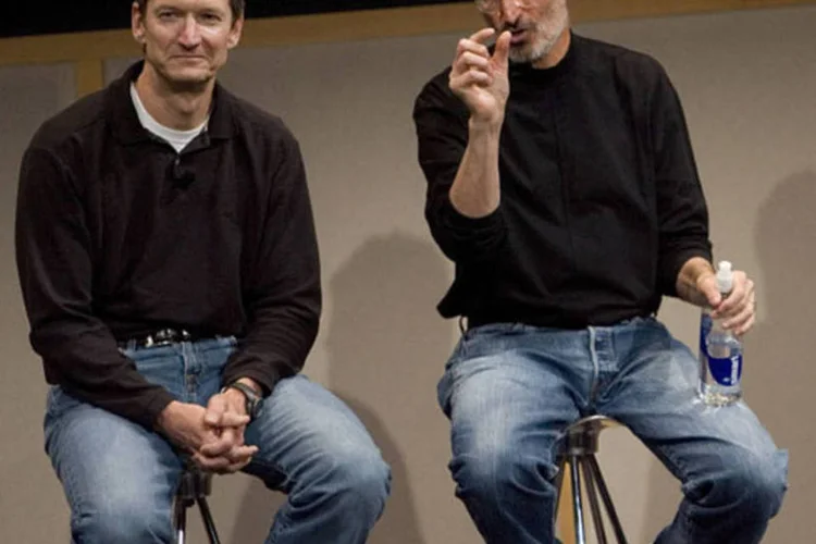 Steve Jobs, conhecido por seu apego ao design minimalista e por seu gênio para o marketing, entregou a presidência executiva da Apple a Tim Cook (Getty Images)