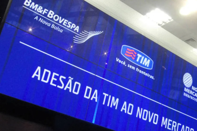 A ação da TIM despenca 7,18%, cotada a R$ 9,83, com investidores mostrando receio de que a operadora de telefonia sofra sanções do govern (Marcel Salim/EXAME.com)