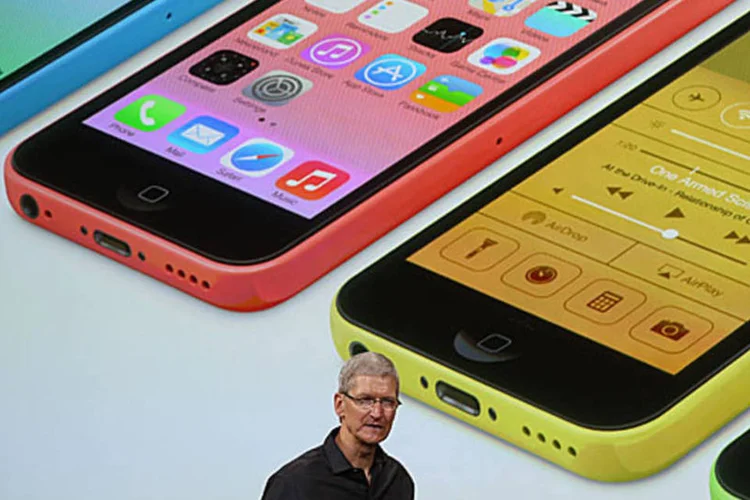 
	Tim Cook, da Apple: o iPhone 5C custar&aacute; 100 d&oacute;lares a menos do que a vers&atilde;o tradicional do aparelho
 (Justin Sullivan/Getty Images)