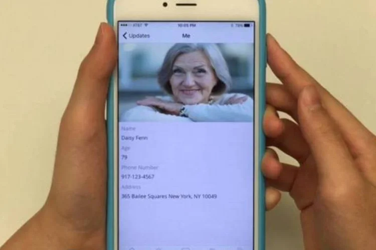 
	Timeless: o &ldquo;Facebook do Alzheimer&rdquo; identifica rostos familiares para os idosos que j&aacute; n&atilde;o conseguem reconhecer pessoas queridas
 (Divulgação)