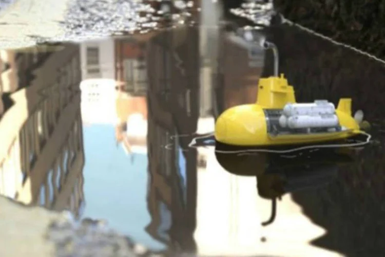 Brinquedos tentam limpar paisagem urbana em “Tiny Worlds”: as animações produzidas pelo estúdio Rushes são bem curtas, mas conseguem divertir (Reprodução/Vimeo/Rushes)