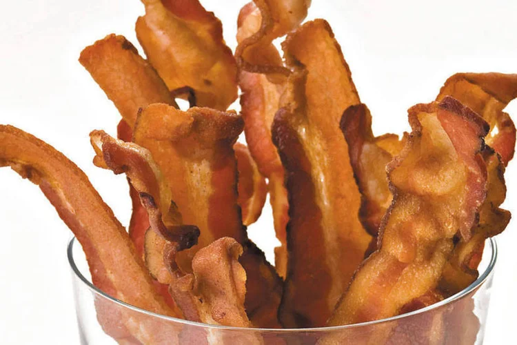 
	Tiras de bacon: &quot;Eu tamb&eacute;m gosto de salame, bacon e bife, ocasionalmente&quot;, contou Bernard Stewart
 (Sheila Oliveira / Boa Forma)